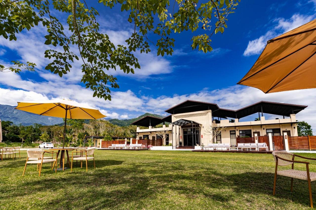 W Starry Villa Руисуи Екстериор снимка