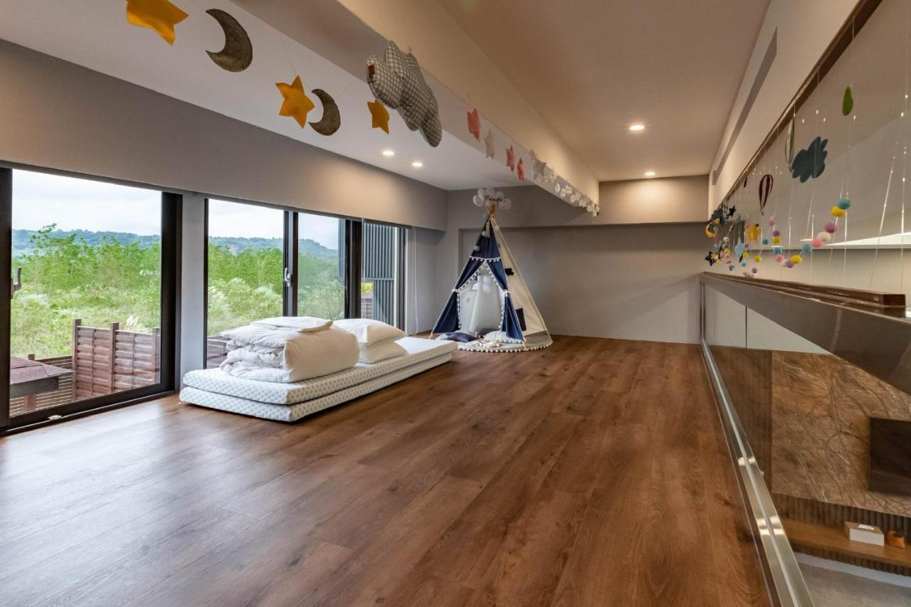 W Starry Villa Руисуи Екстериор снимка